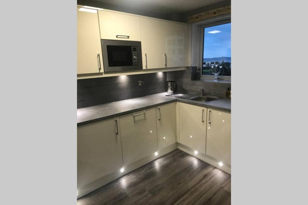 Largs Sea Front, Modern Apartment Esterno foto
