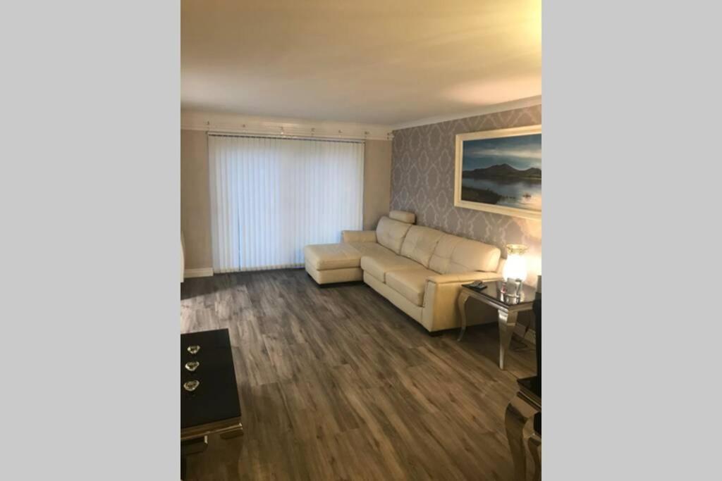 Largs Sea Front, Modern Apartment Esterno foto