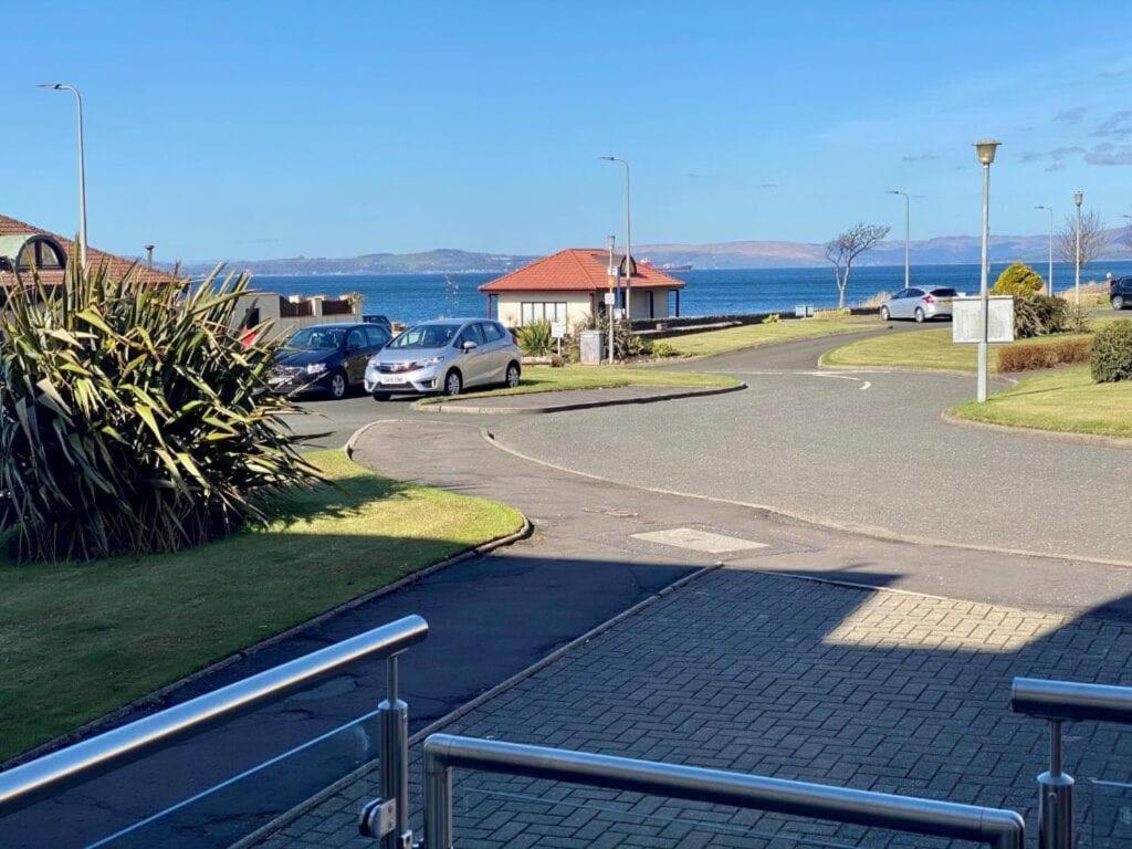Largs Sea Front, Modern Apartment Esterno foto
