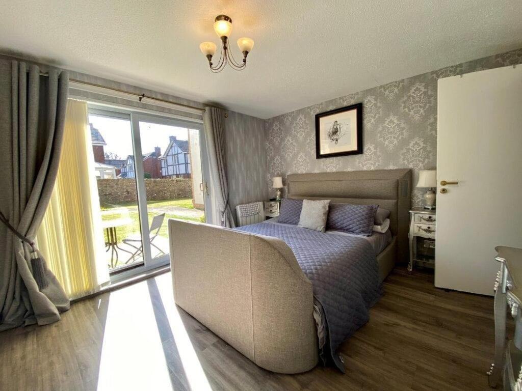 Largs Sea Front, Modern Apartment Esterno foto